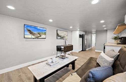 People's Freeway Condo | The City Flat