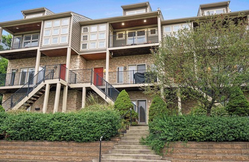 Covington Condo | The City Staycation Condo - Downtown Cincy Views