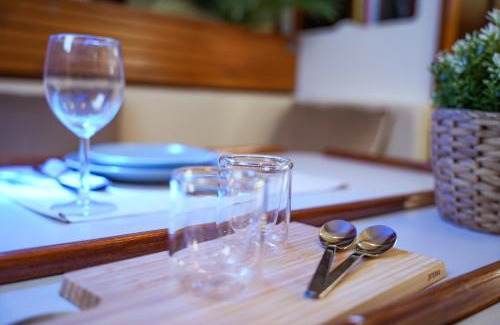 Lisbon Boat Rental | The Classic Sailboat Retreat