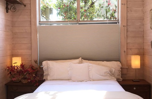 Vashon Island House | The Coach House at Wildwood (Pet Friendly)