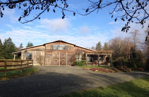 Vashon Island House | The Coach House at Wildwood (Pet Friendly)