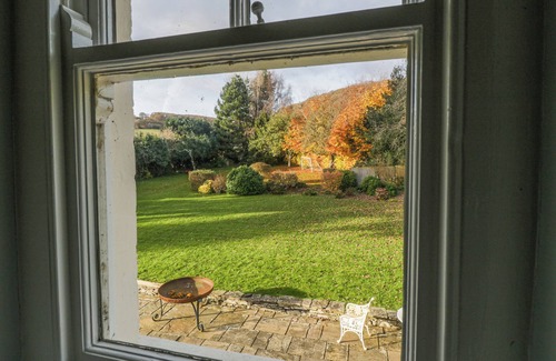 Llanwenarth Cottage | THE COACH HOUSE, family friendly, with a garden in Abergavenny