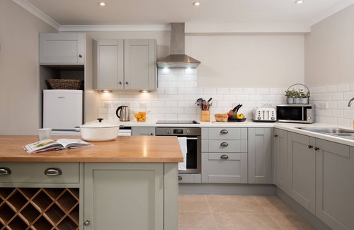 Penicuik Cottage | The Coach House, Pentland Hills - Sleeping 6 Guests in 3 Bedrooms, Dog Friendly