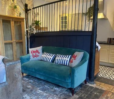 Sandgate House | The Coach House