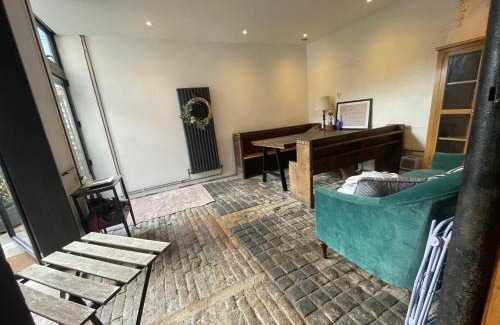 Sandgate House | The Coach House