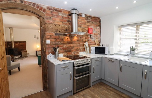 Walford Cottage | THE COACH HOUSE, pet friendly, with pool in Ross-On-Wye