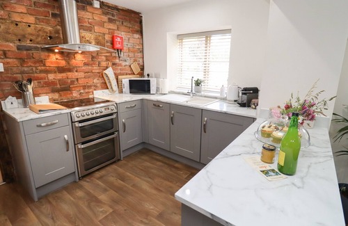 Walford Cottage | THE COACH HOUSE, pet friendly, with pool in Ross-On-Wye