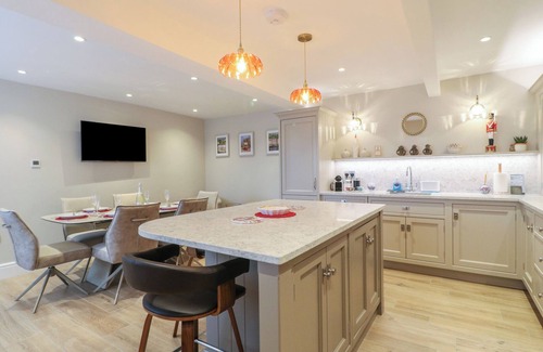 Crich Cottage | THE COACH HOUSE, pet friendly, character holiday cottage in Holloway