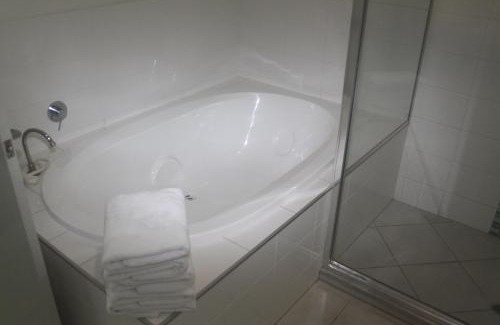 Cooee Bay Hotel | The Coast Motel