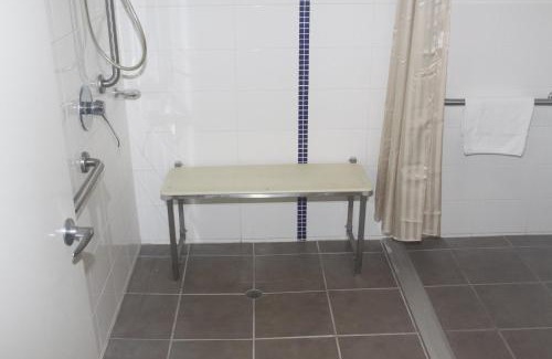 Cooee Bay Hotel | The Coast Motel