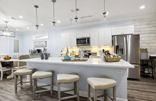 Bay St Louis Ski Chalet | The Coastal Compound – Luxury 10BR, Pool, Parking