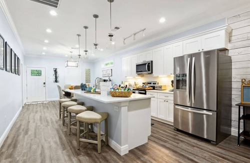 Bay St Louis Ski Chalet | The Coastal Compound – Luxury 10BR, Pool, Parking