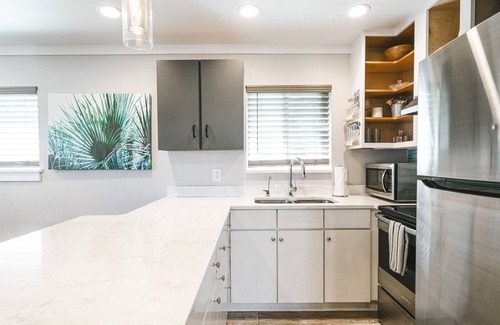 Vilano Beach Cottage | The Coconut Cottage. Hot Tub. Walk To Beach