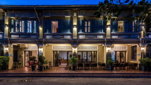 Kampot Hotel | The Columns