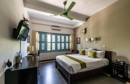 Kampot Hotel | The Columns