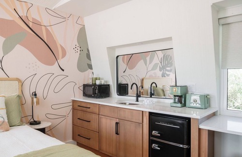 Vilano Beach Hotel | The Coquina Queen Studio -5 min walk to beach!