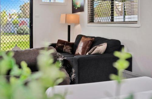 Wagga Wagga House | The Corner Cottage - Quaint & Cosy Charm