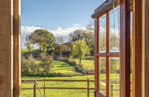Malmesbury Cabin | The Cosy Goose - Shepherds Hut