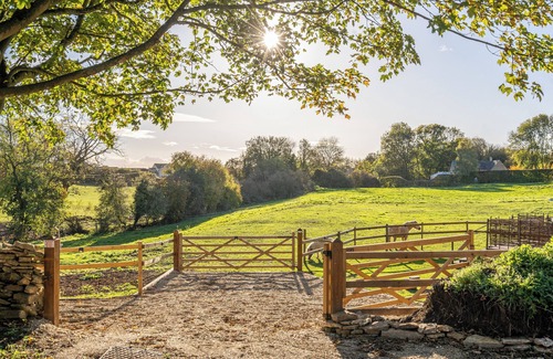 Malmesbury Cabin | The Cosy Goose - Shepherds Hut