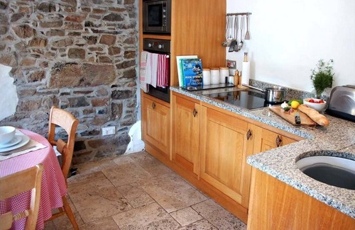 Cadgwith Cottage | The Cot in Cadgwith Cove- sleeps 4 guests in 2 bedrooms
