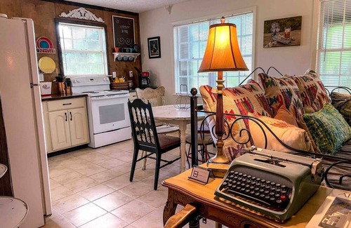 Montevallo House | The Cottage - 2 miles to I-65