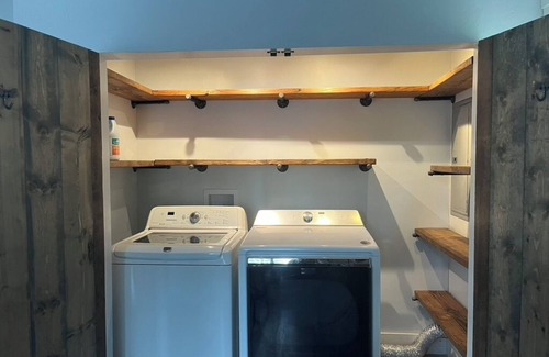 Cheney Cottage | The Cottage at Dragonfly Meadows Farm with AC and wifi