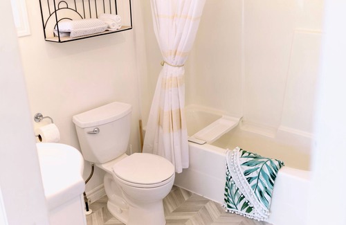 East Hill Cottage | The Cottage at Pottery Manor