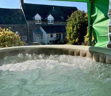 Llanvair Kilgeddin House | The Cottage