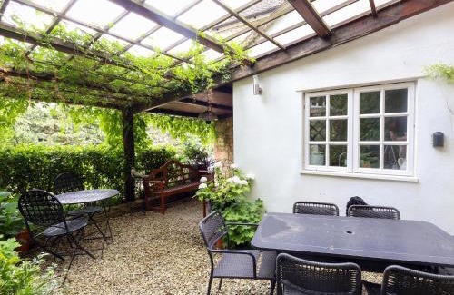 Malmesbury House | The Cottage