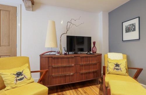 Malmesbury House | The Cottage