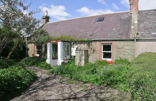 Saint Cyrus House | The Cottage