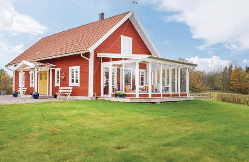 Mariannelund House | The cottage has an open floor plan and is located in the countryside.