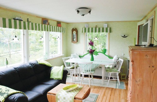 Aby House | The cottage is located with a beautiful view of the lake, which invites you to swim, fish and enjoy