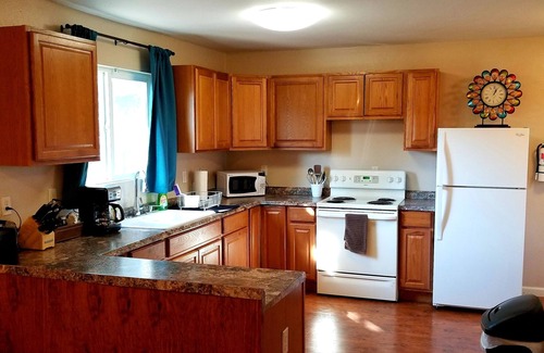 Mariposa Apartment | The Cottage on Campbell- In town studio with a view!