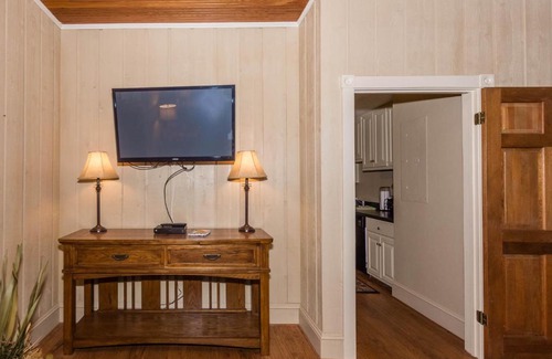 Fredericksburg House | The Cottages at One Quilt Place