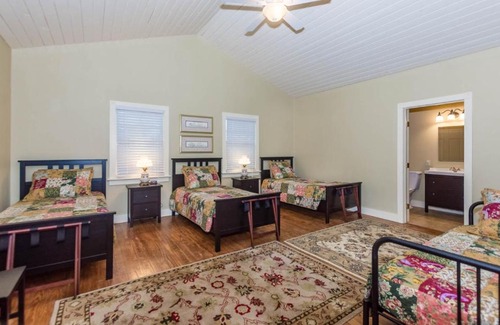 Fredericksburg House | The Cottages at One Quilt Place