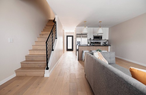 Mankato House | -The Cotton House- Modern, Clean, Close to MSU!