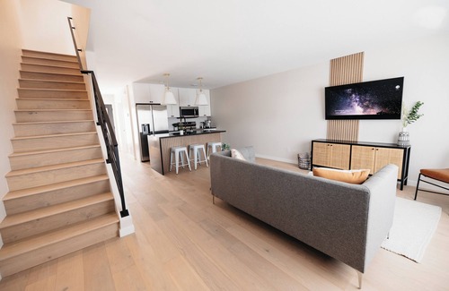 Mankato House | -The Cotton House- Modern, Clean, Close to MSU!