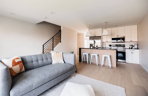 Mankato House | -The Cotton House- Modern, Clean, Close to MSU!