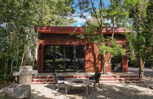 Sandy Ski Chalet | The Cottonwoods Ski Cabin