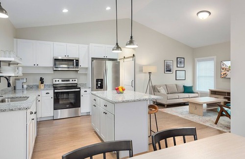 Sylvan Beach Cottage | The Cove at Sylvan Beach - Pet friendly lakeside cottage with a pontoon boat!