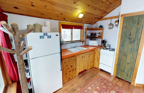 Bozeman Cottage | The Coziest Room In Town!