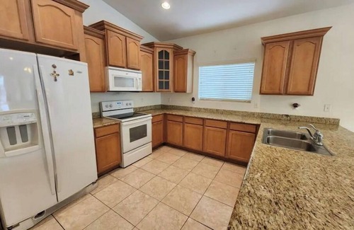 El Mirage House | The Cozy 3 bedroom 3 bathroom Home