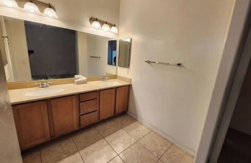 El Mirage House | The Cozy 3 bedroom 3 bathroom Home