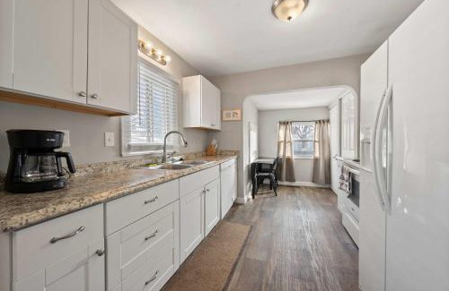 West Columbus House | The Cozy Bellows - Retreat for 4