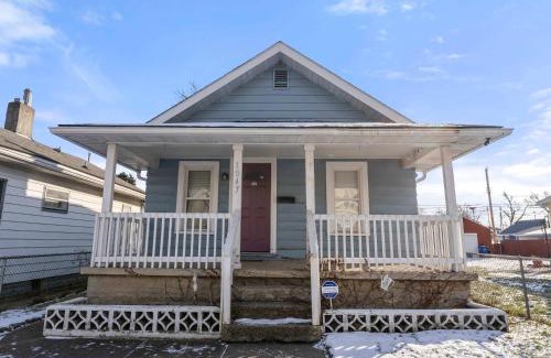 West Columbus House | The Cozy Bellows - Retreat for 4