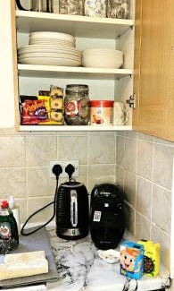 Slough Apartment | The cozy condo sleeps 6 parking