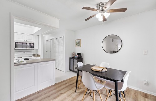 Daphne Condo | The Cozy Condo