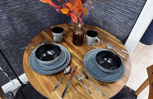 Little Hay Apartment | The Cozy Corner near NEC Birmingham Airport Entire Apartment Work Desk