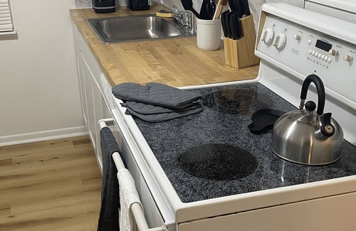 Breckenridge Hills House | The Cozy Cottage Only 8 Minutes from airport